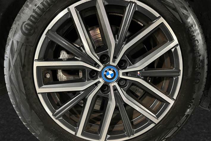 Grøn BMW iX1 fra 2023