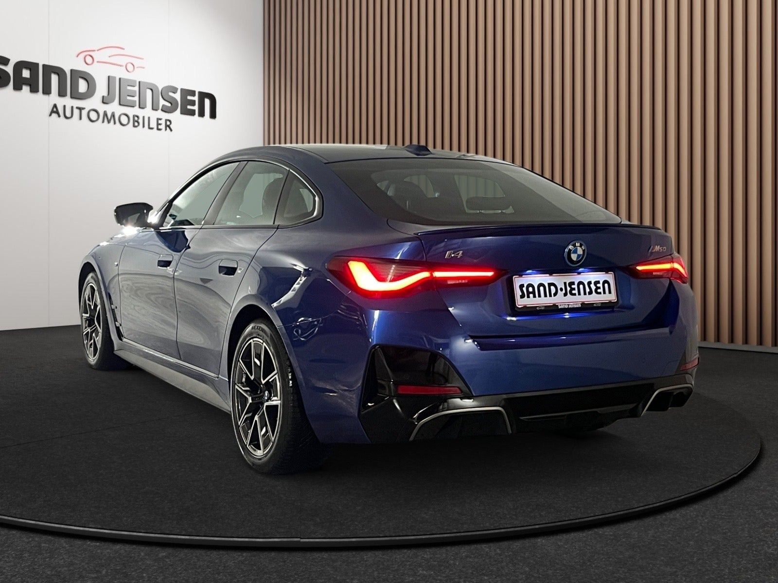 Blå BMW i4 fra 2024
