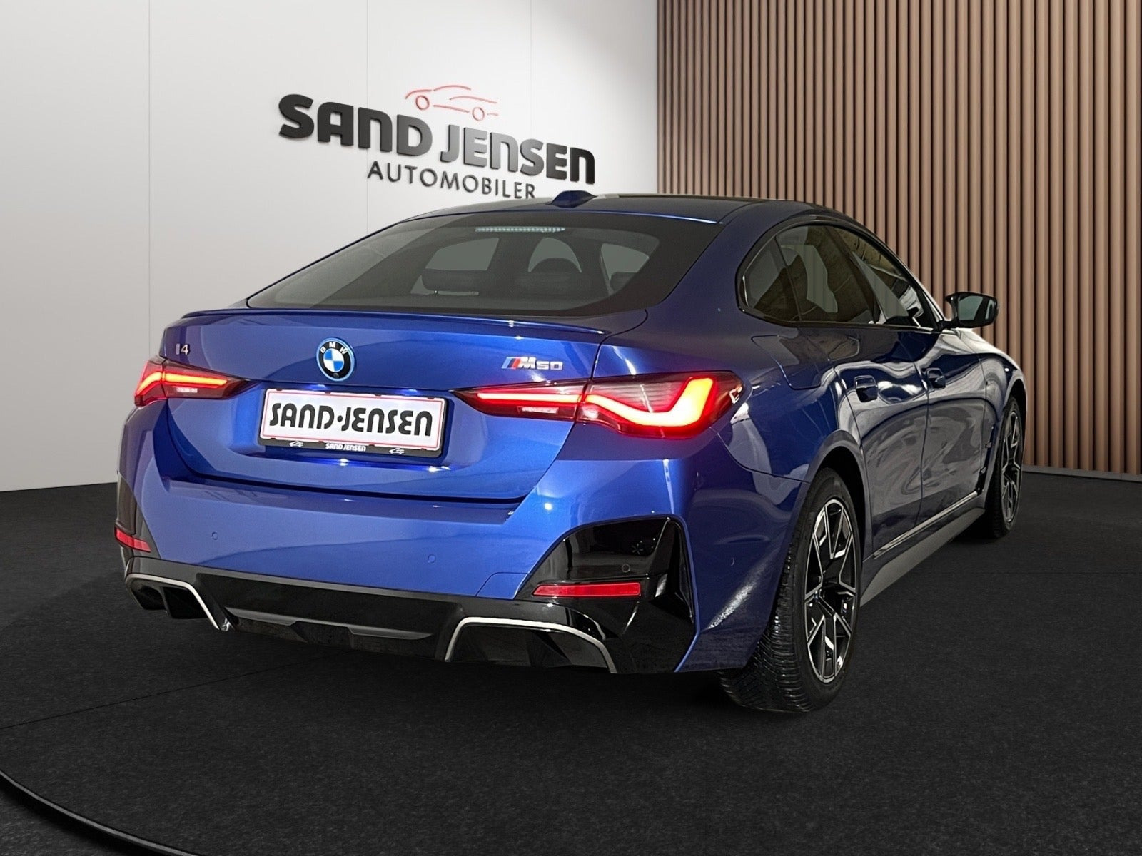 Blå BMW i4 fra 2024