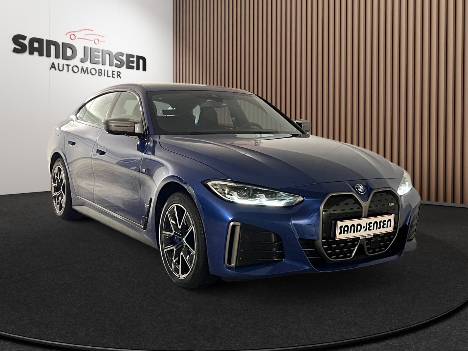 Blå BMW i4 fra 2024