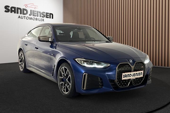 Blå BMW i4 fra 2024