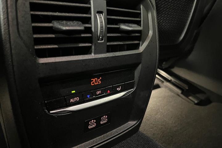 Blå BMW i4 fra 2024