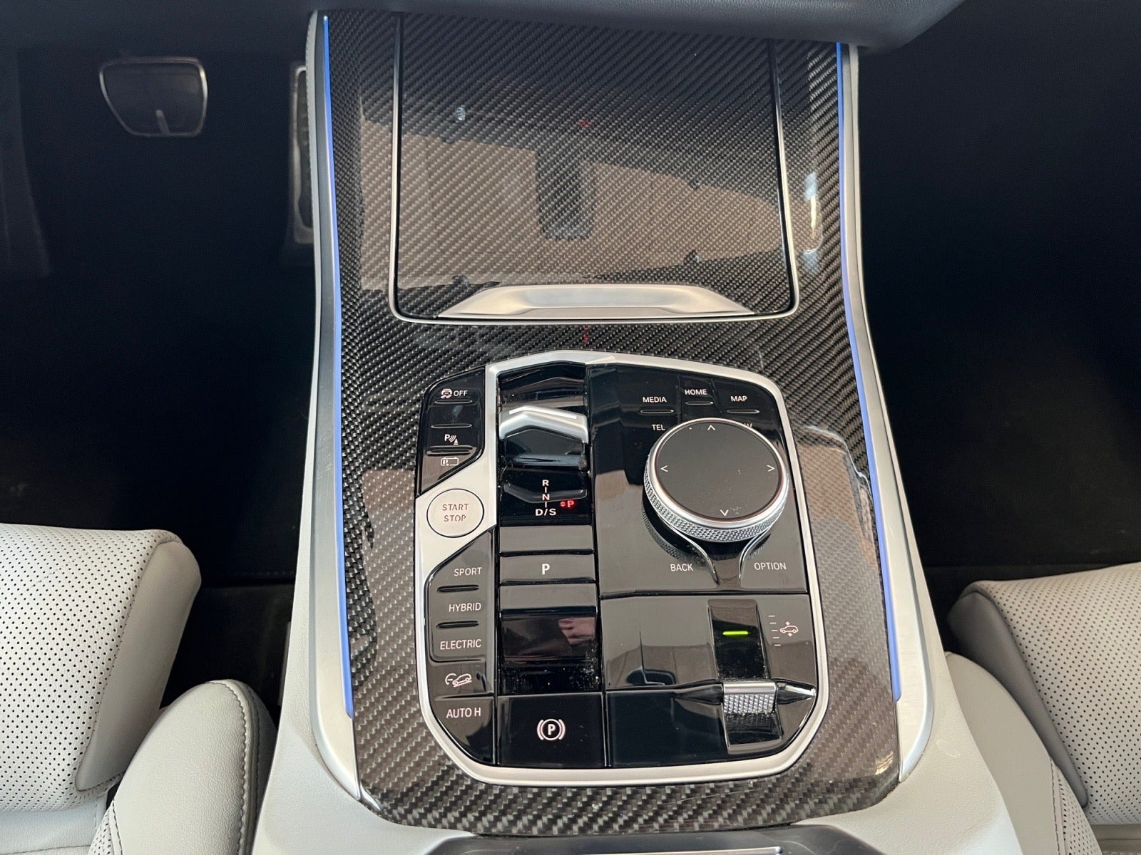 Grå BMW X5 fra 2025