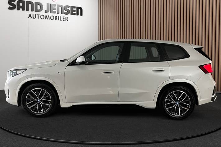 Hvid BMW iX1 fra 2024