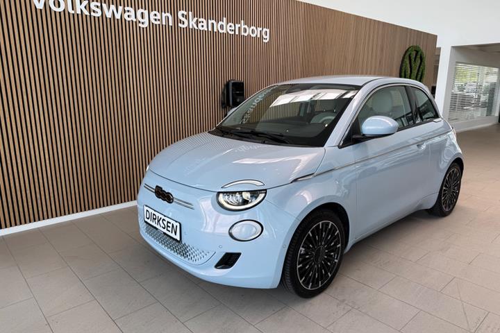 Blå Fiat 500e fra 2023