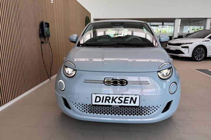 Blå Fiat 500e fra 2023