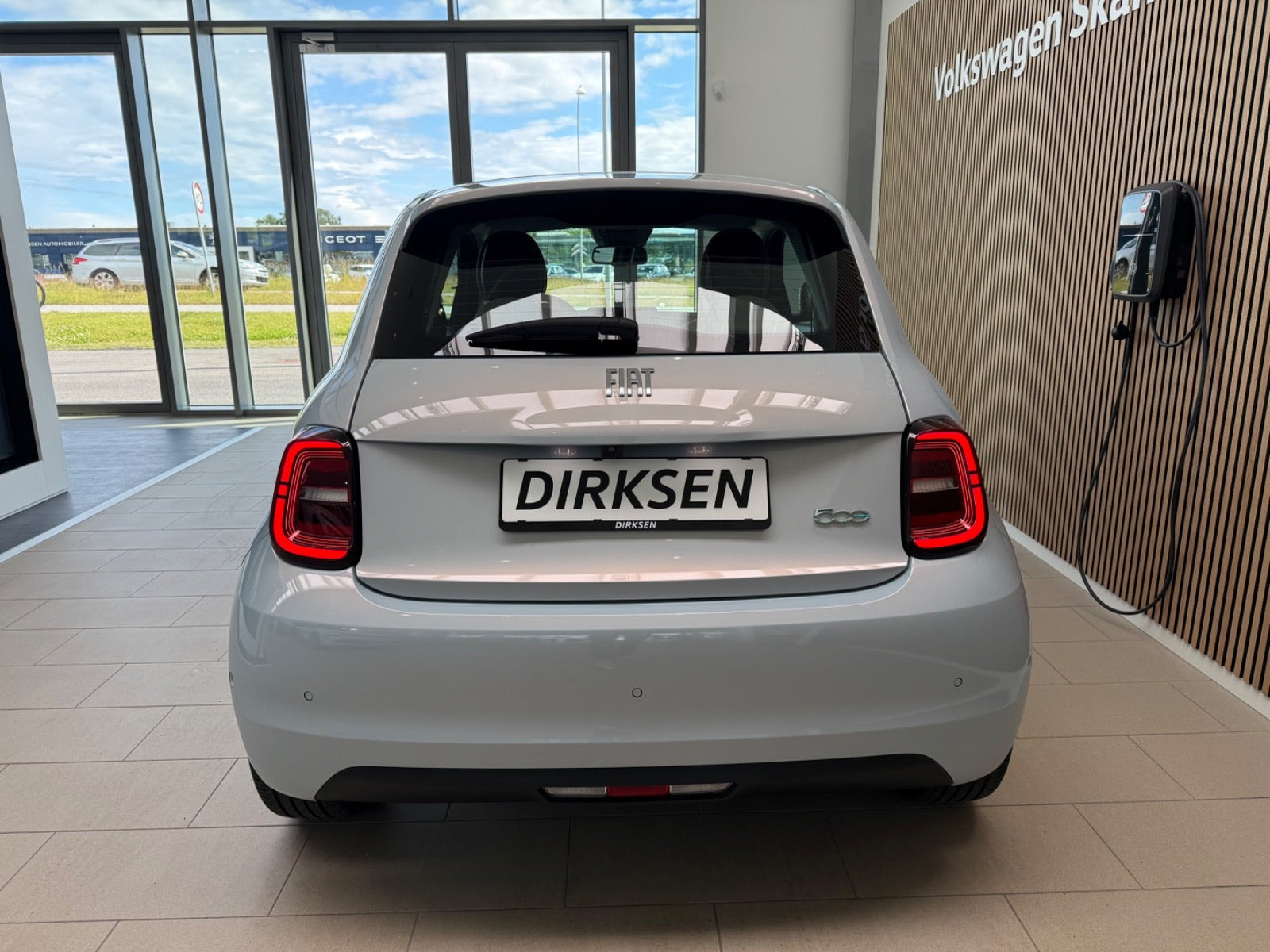 Blå Fiat 500e fra 2023