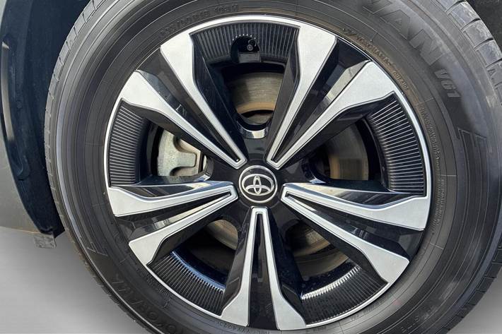 Grå Toyota BZ4X fra 2024