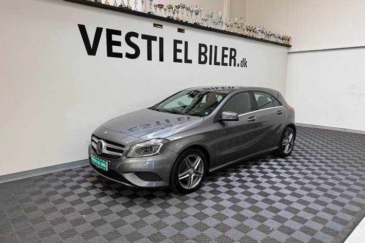 Grå Mercedes A180 fra 2015