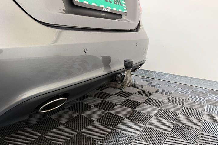 Grå Mercedes A180 fra 2015