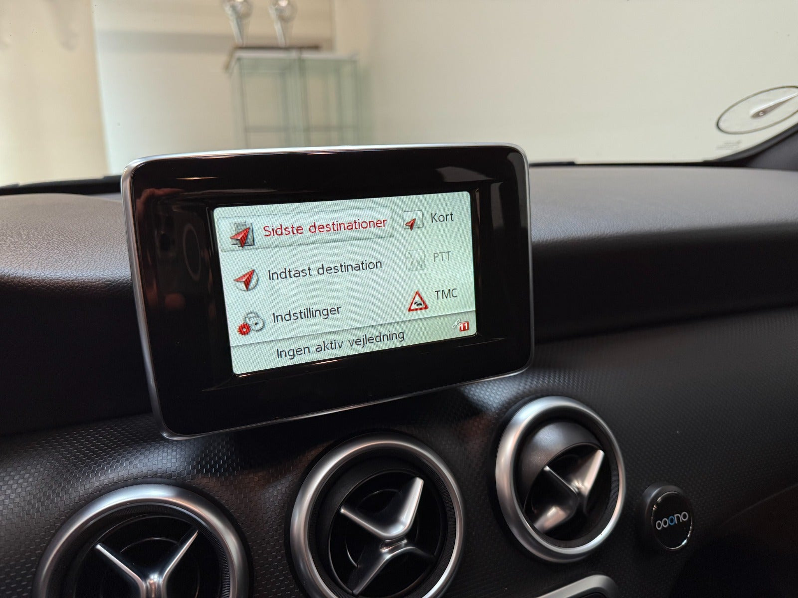 Grå Mercedes A180 fra 2015