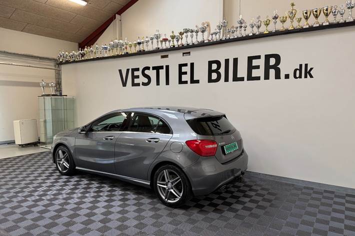 Grå Mercedes A180 fra 2015