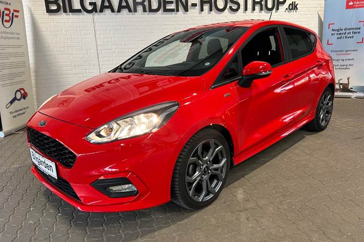 Rød Ford Fiesta fra 2019 set udefra