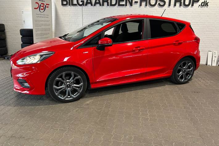 Rød Ford Fiesta fra 2019