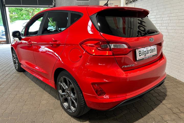 Rød Ford Fiesta fra 2019
