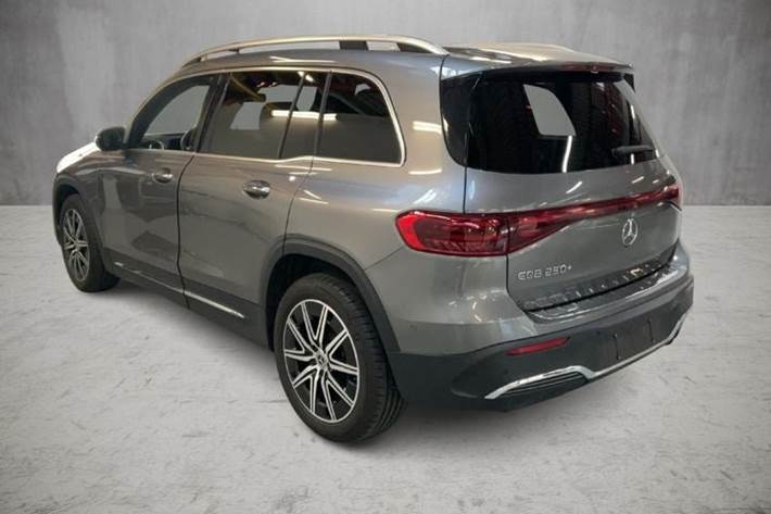 Grå Mercedes EQB250+ fra 2024