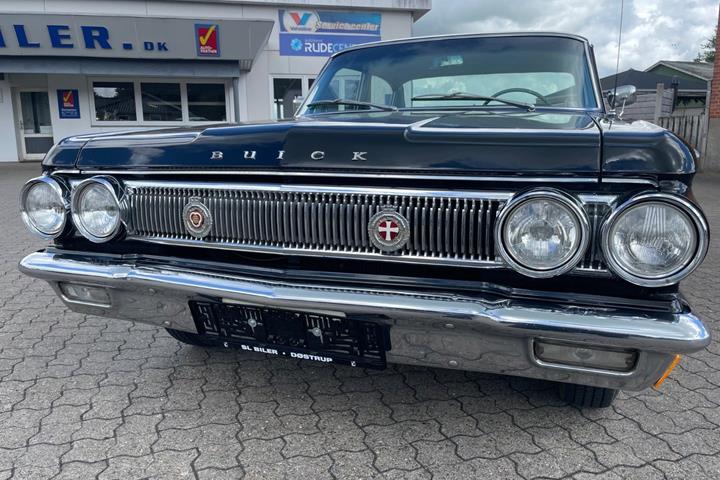 Sort Buick Special fra 1962 set udefra