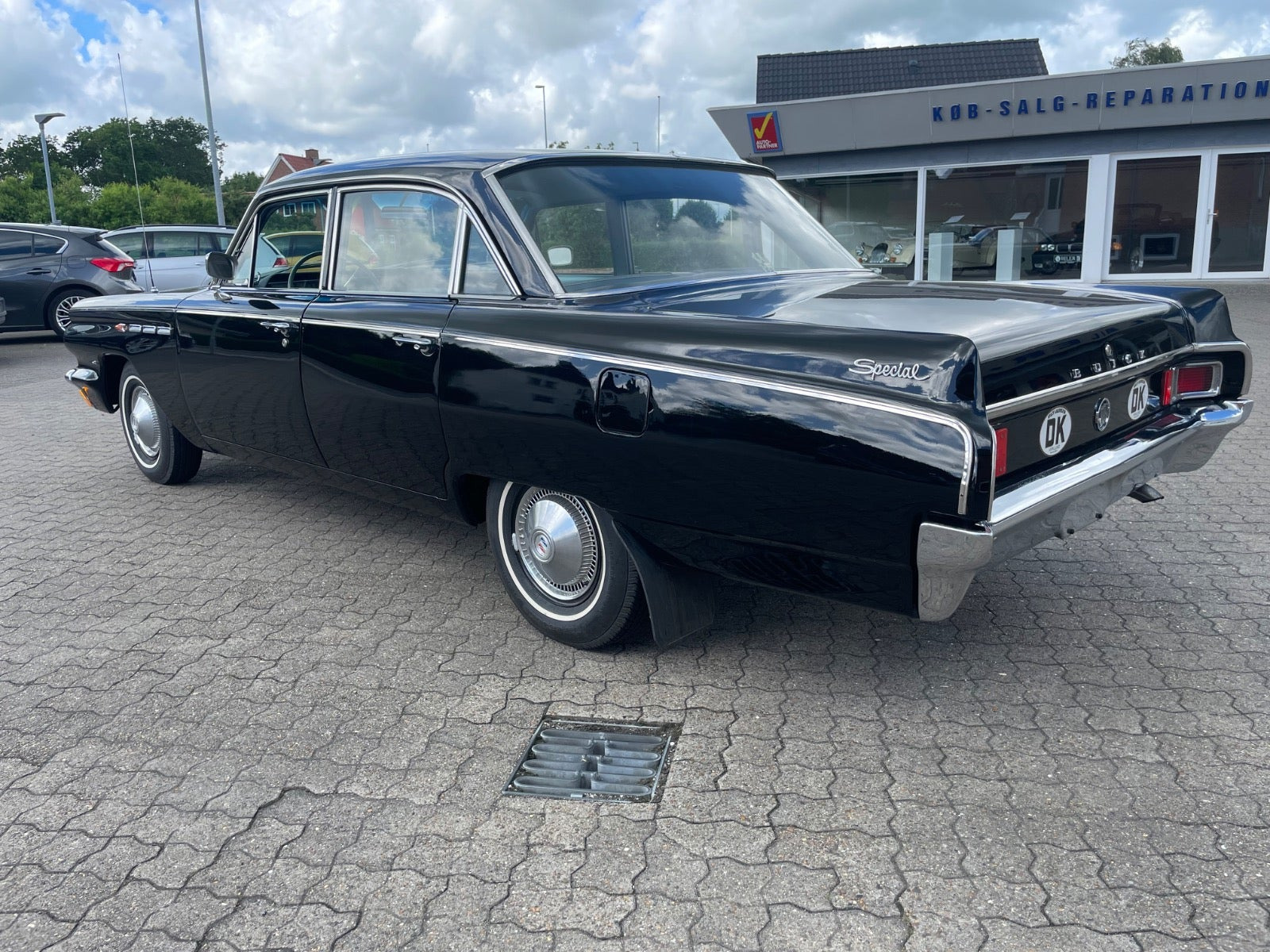 Sort Buick Special fra 1962 set udefra