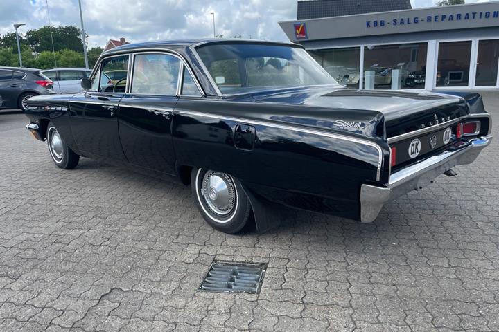 Sort Buick Special fra 1962 set udefra