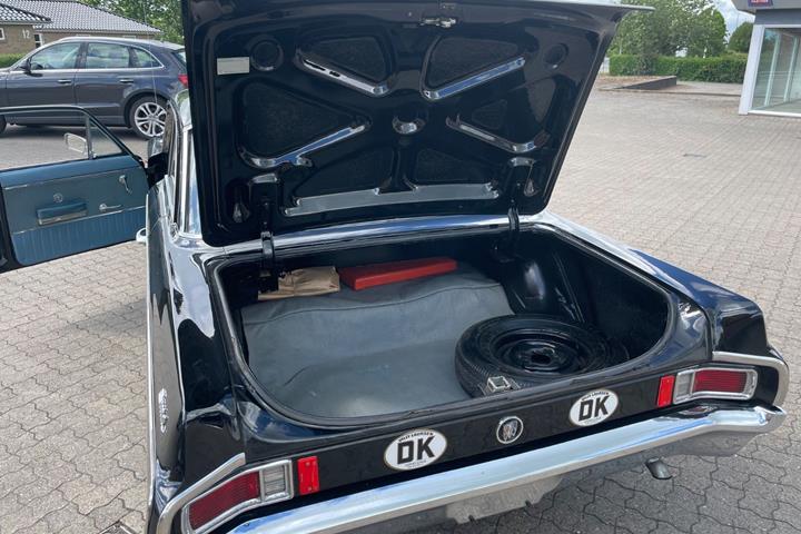 Sort Buick Special fra 1962 set udefra