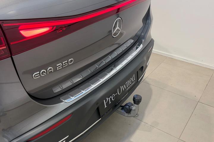 Grå Mercedes EQA250 fra 2025