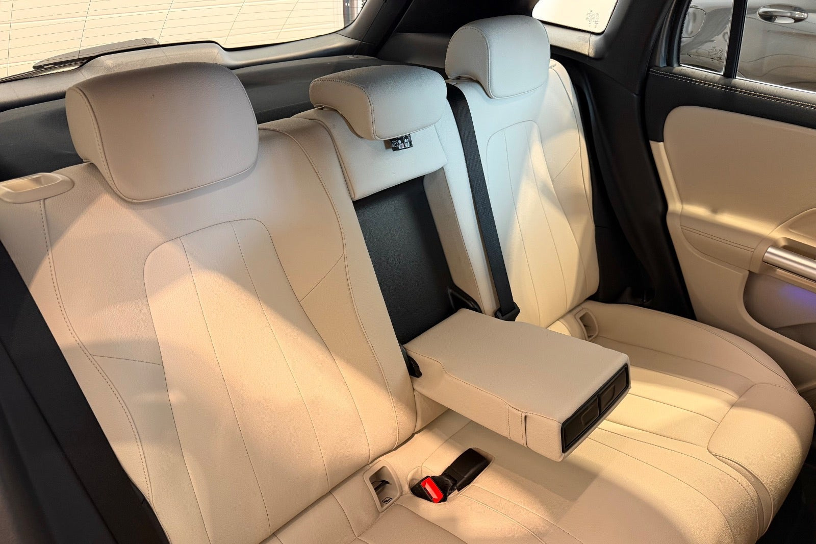 Grå Mercedes EQA250 fra 2025