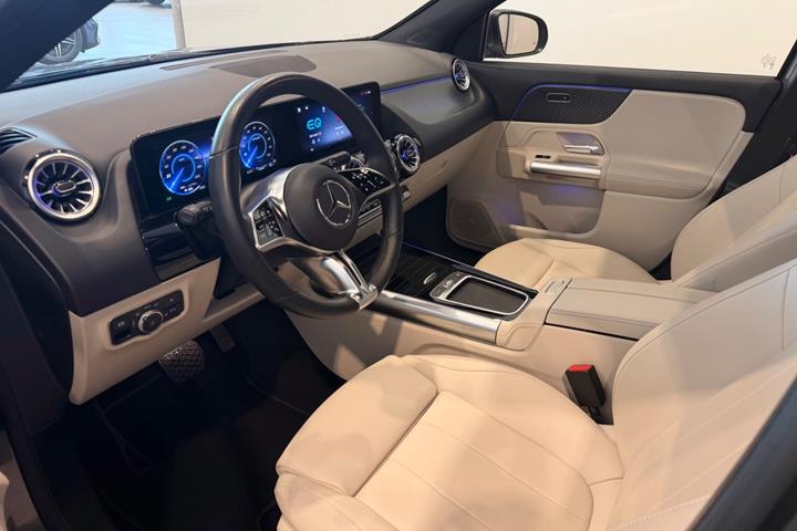 Grå Mercedes EQA250 fra 2025