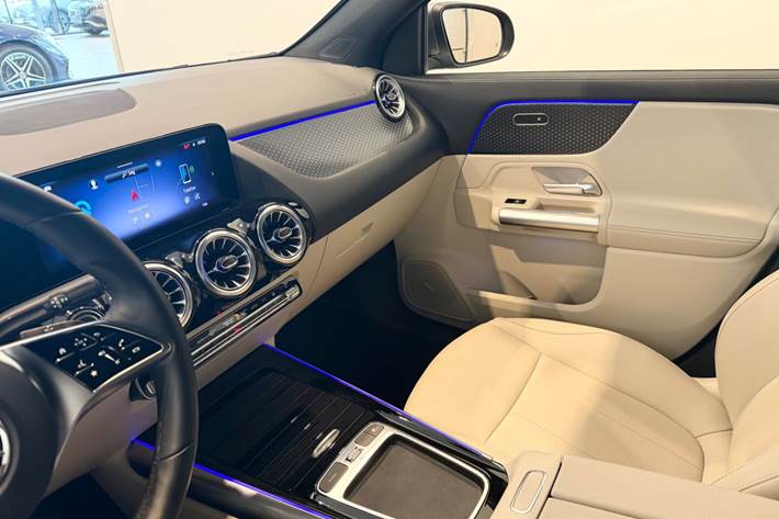 Grå Mercedes EQA250 fra 2025