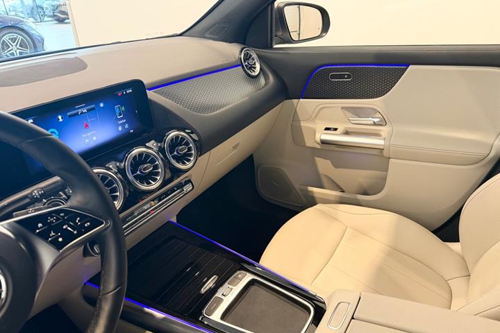 Grå Mercedes EQA250 fra 2025