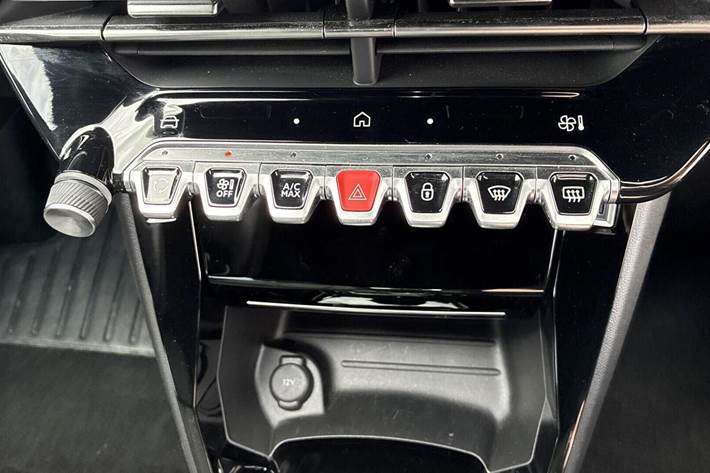 Hvid Peugeot e-2008 fra 2025