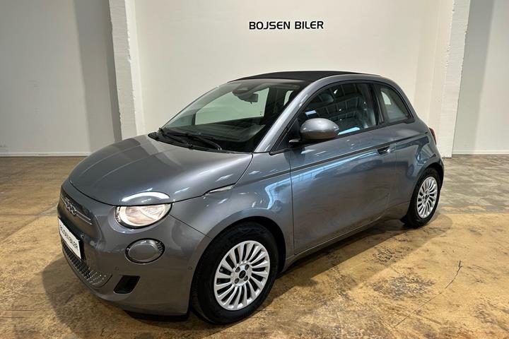 Grå Fiat 500e fra 2023 set udefra