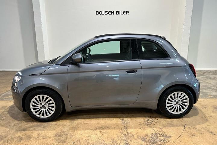 Grå Fiat 500e fra 2023
