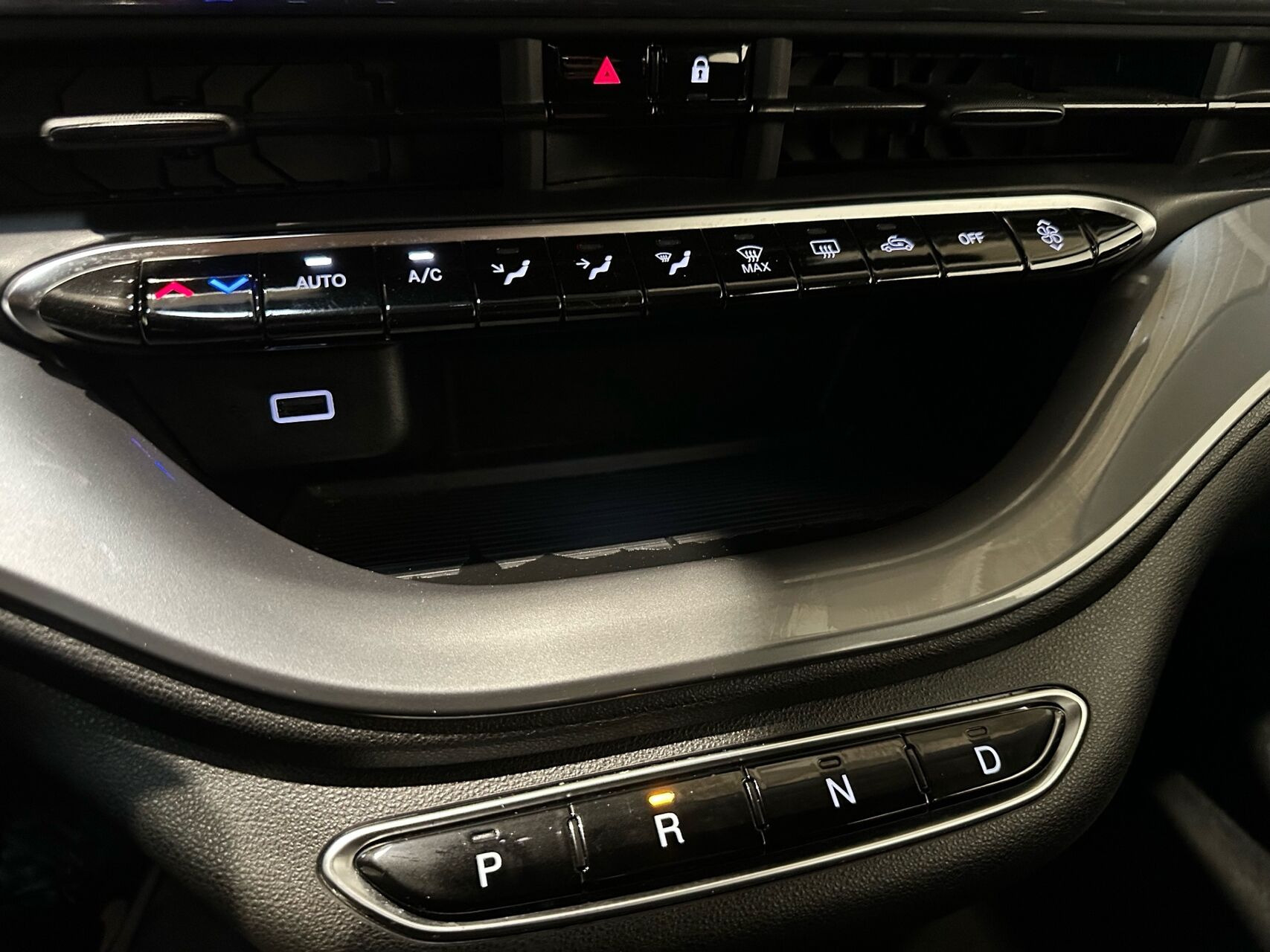 Grå Fiat 500e fra 2023