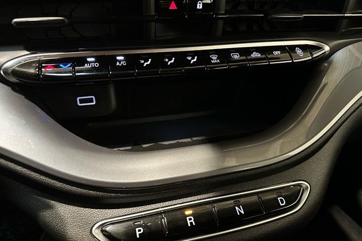 Grå Fiat 500e fra 2023
