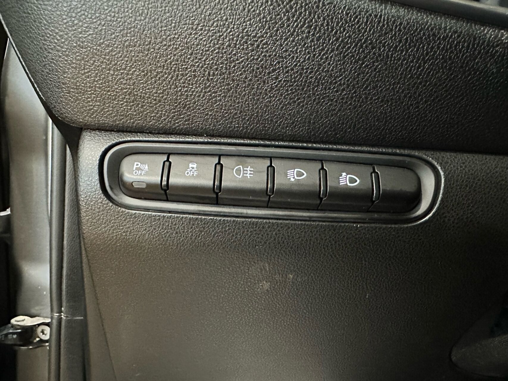 Grå Fiat 500e fra 2023