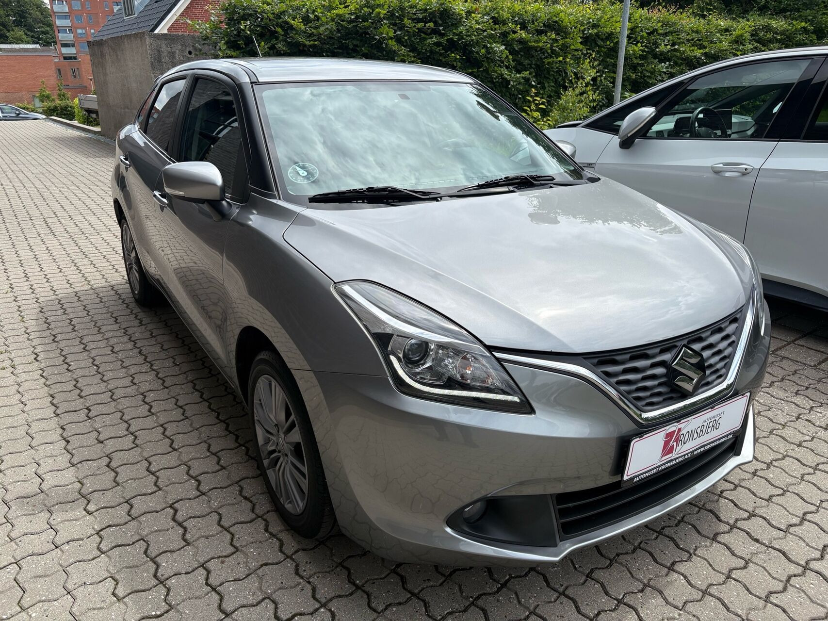Grå Suzuki Baleno fra 2020