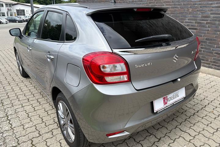 Grå Suzuki Baleno fra 2020
