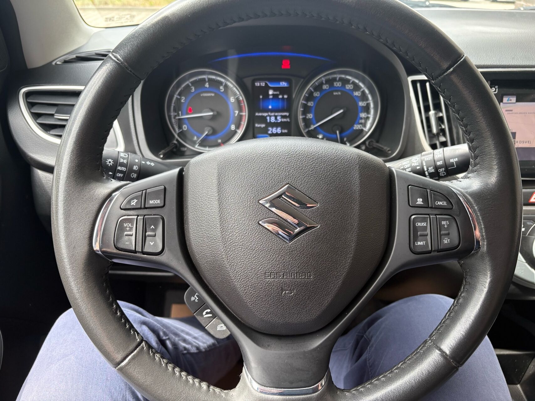 Grå Suzuki Baleno fra 2020