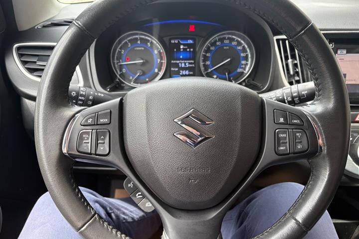 Grå Suzuki Baleno fra 2020