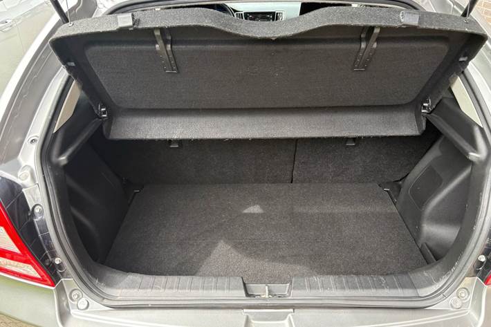 Grå Suzuki Baleno fra 2020