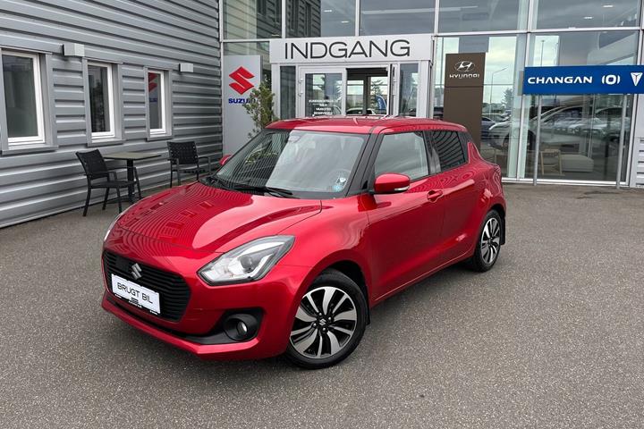 Rød Suzuki Swift fra 2017 set udefra