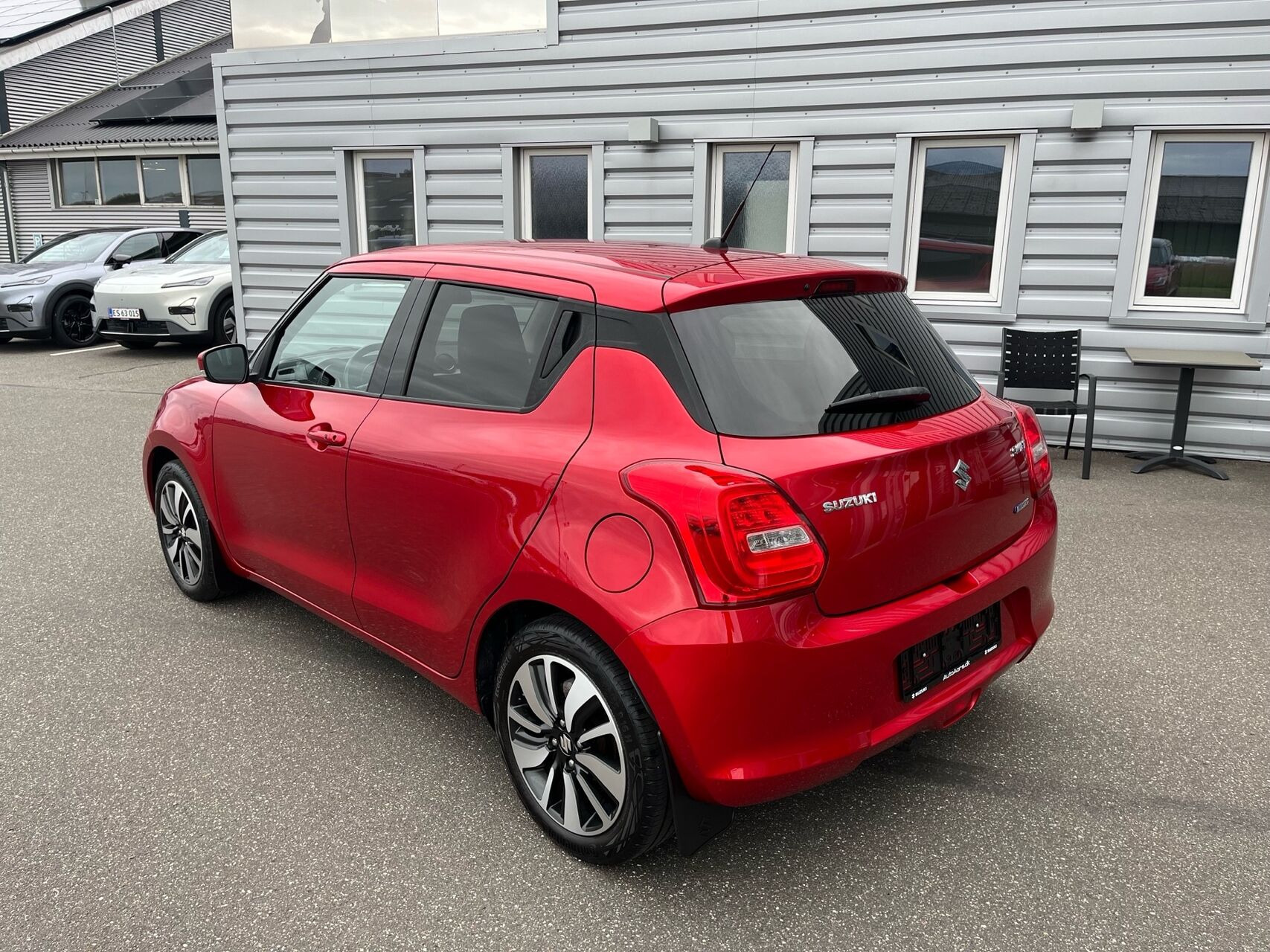 Rød Suzuki Swift fra 2017