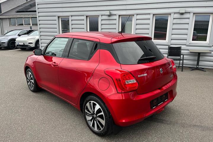 Rød Suzuki Swift fra 2017