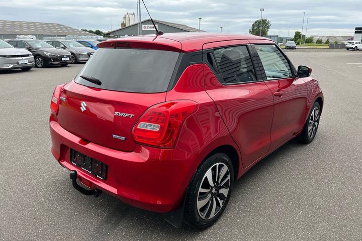 Rød Suzuki Swift fra 2017