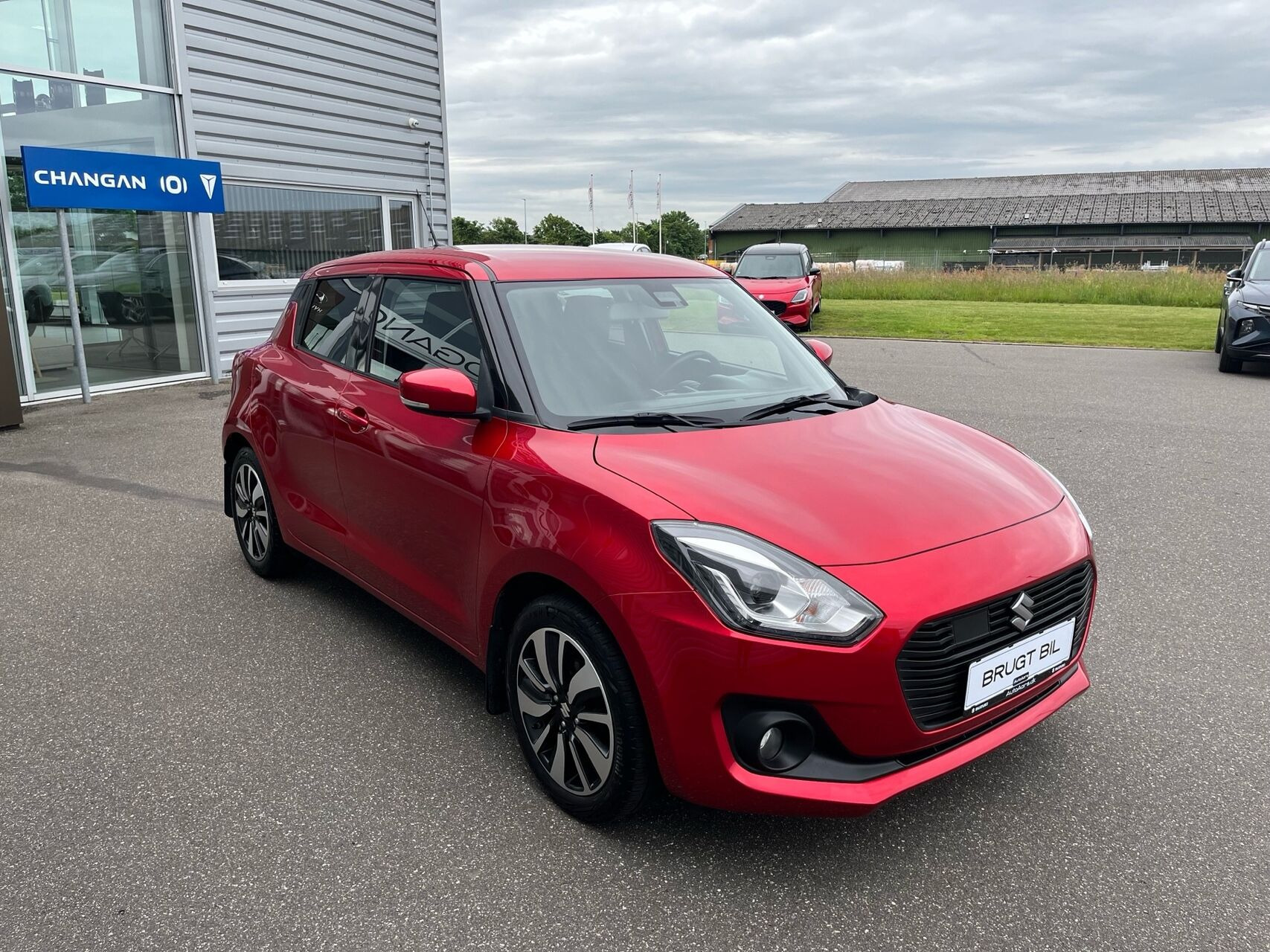 Rød Suzuki Swift fra 2017