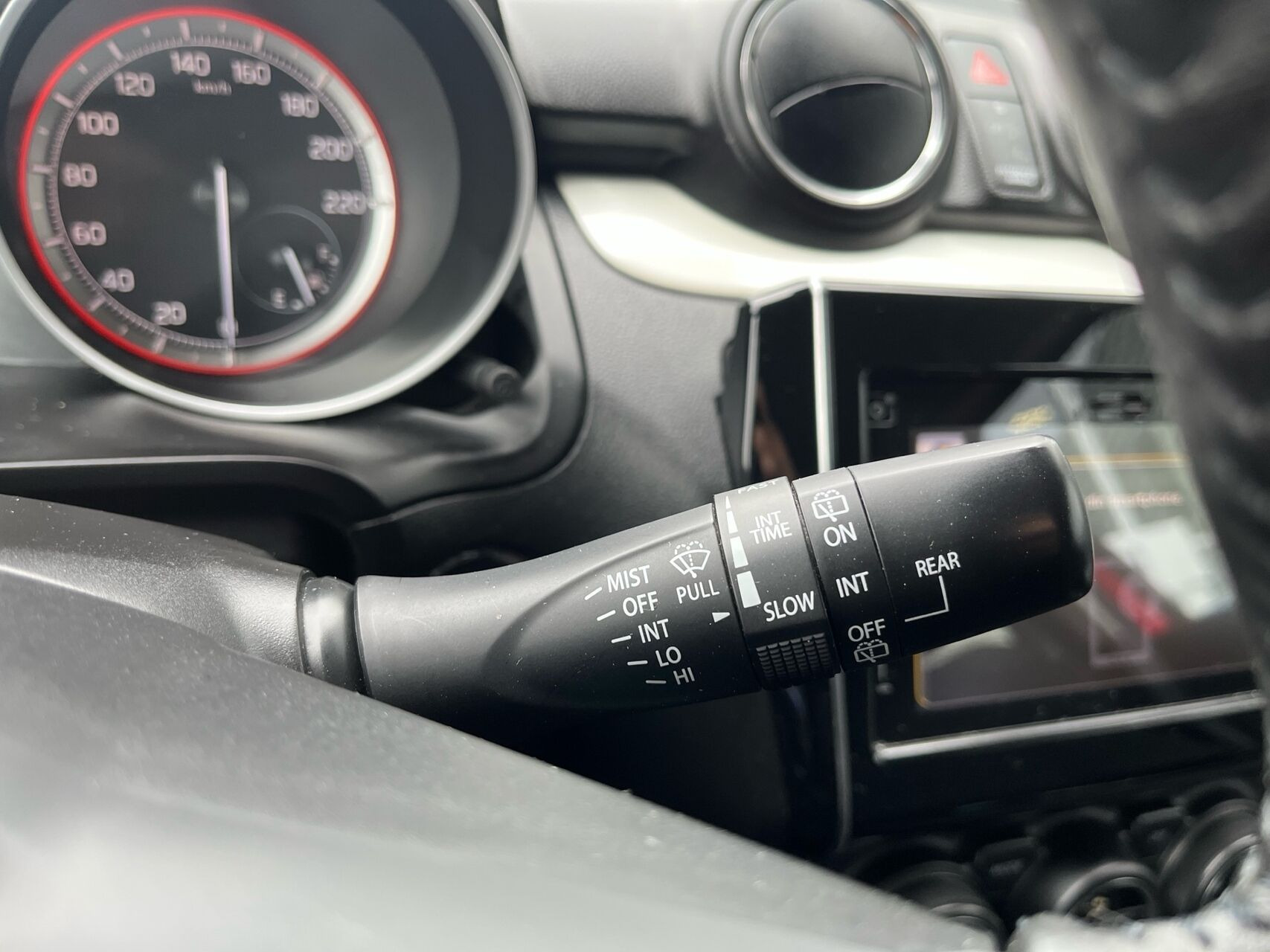 Rød Suzuki Swift fra 2017
