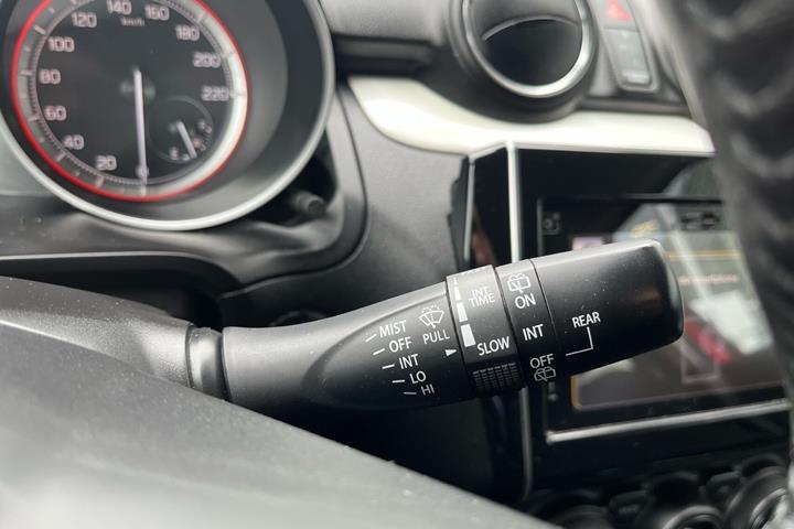 Rød Suzuki Swift fra 2017