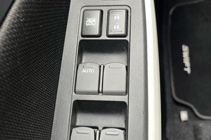Rød Suzuki Swift fra 2017