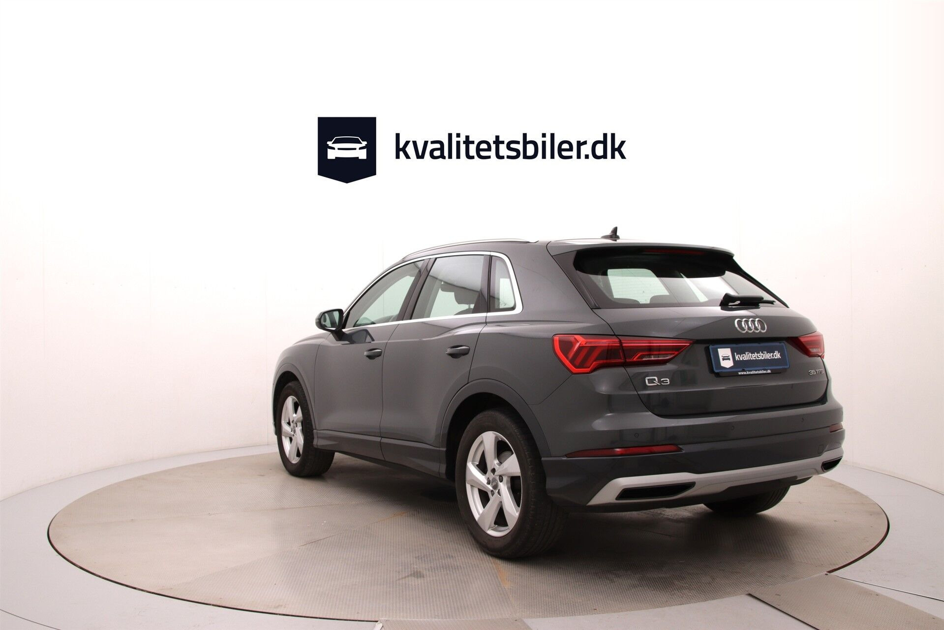 Grå Audi Q3 fra 2019