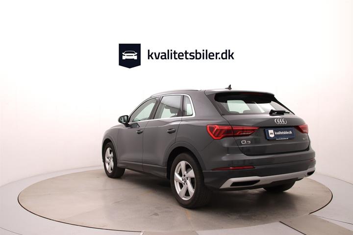 Grå Audi Q3 fra 2019